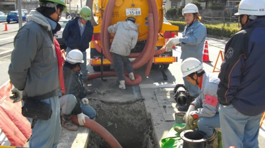 ガス管に入った水のバキューム作業