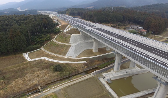 新東名高速道路　八束穂須長工事