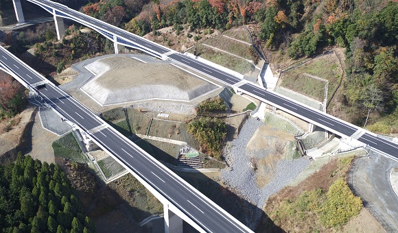 新名神高速道路　安威川橋（下部工）東工事