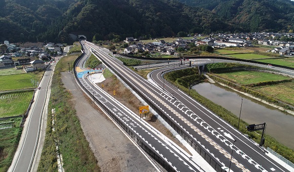 日高豊岡南道路　南部地区舗装工事