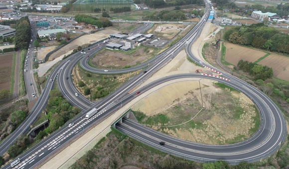 首都圏中央連絡自動車道　柳橋高架橋（下部工）工事